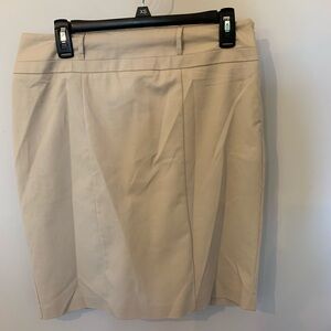 Beige APT.9 cotton blend pencil skirt. Size 8
B5